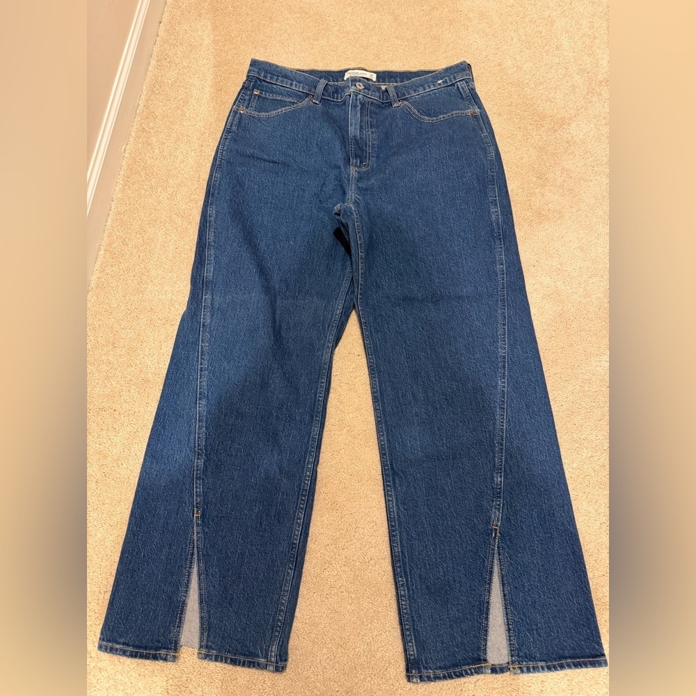 Abercrombie & Fitch The 90s Relaxed Jean High Rise Front Slit Size 32 short NWT